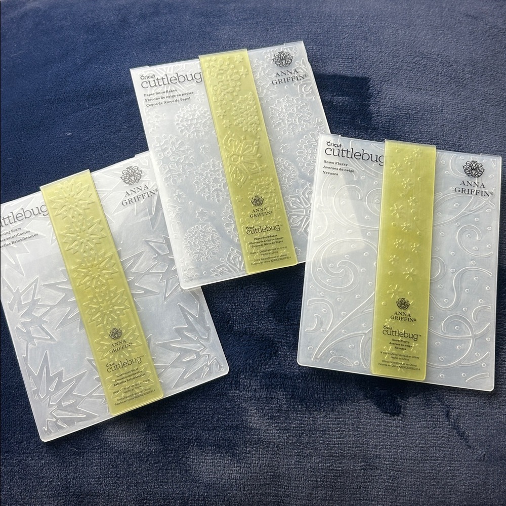 Like New Anna Griffin Cuttlebug Cricut Christmas Embossing Folders Set of 3 snow
